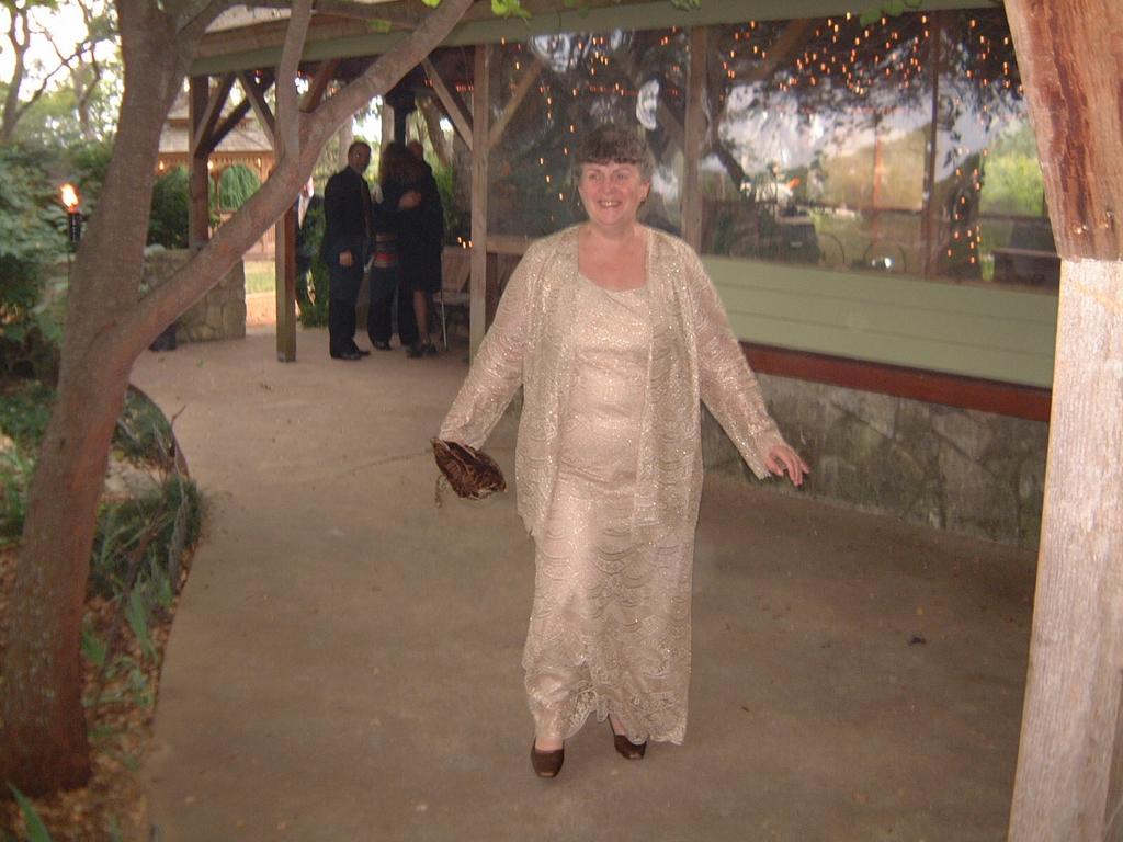 2003/10(Oct)/03(Urbik-Wedding)/1024x768_2003-10-05 17-33-16.JPG
